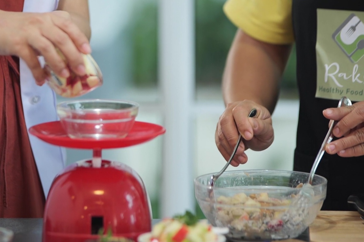 Nutritionist preparing food